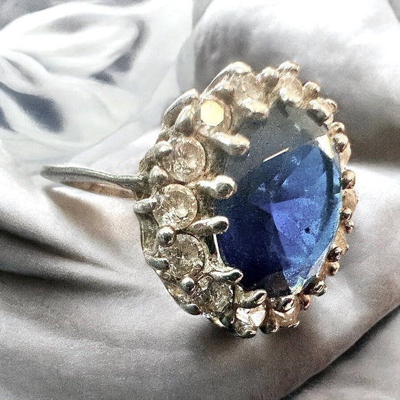 Designer Cubic Zirconia Sterling Silver Ring (6.5) - Picture 5 of 5